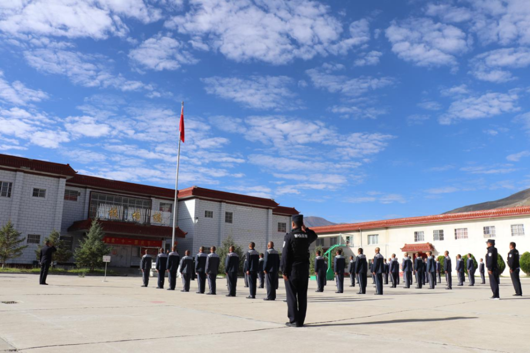 全区监狱系统举行隆重升国旗唱国歌仪式