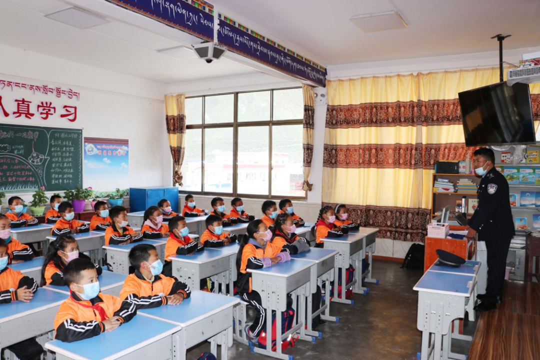 西藏波密监狱开展中华人民共和国未成年人保护法进校园普法教育活动